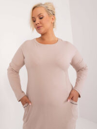 pol_pl_Bezowa-dresowa-sukienka-plus-size-z-kieszeniami-408104_4