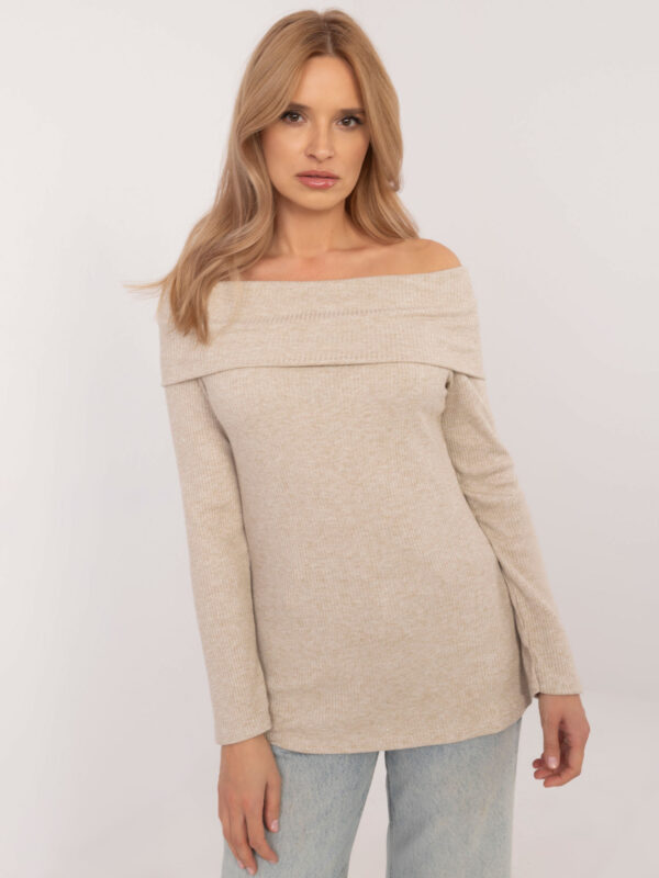 pol_pl_Bezowy-damski-sweter-hiszpanka-w-prazek-410601_1