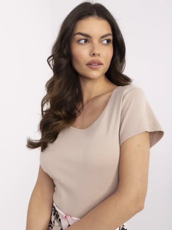 pol_pl_Bezowy-damski-t-shirt-basic-z-bawelny-411876_1