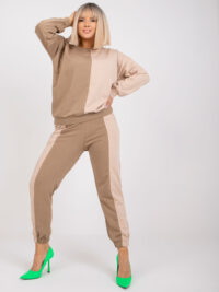 pol_pl_Bezowy-komplet-dresowy-plus-size-ze-spodniami-Amishi-384622_2