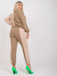 pol_pl_Bezowy-komplet-dresowy-plus-size-ze-spodniami-Amishi-384622_4