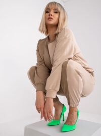 pol_pl_Bezowy-komplet-dresowy-plus-size-ze-spodniami-Amishi-384622_7
