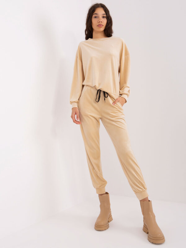 pol_pl_Bezowy-komplet-welurowy-z-bluza-bez-kaptura-403765_5