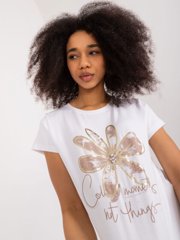 pol_pl_Bialy-damski-t-shirt-z-aplikacjami-BASIC-FEEL-GOOD-406962_4