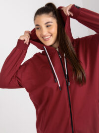 pol_pl_Bordowa-rozpinana-bluza-plus-size-z-napisami-z-tylu-391607_4