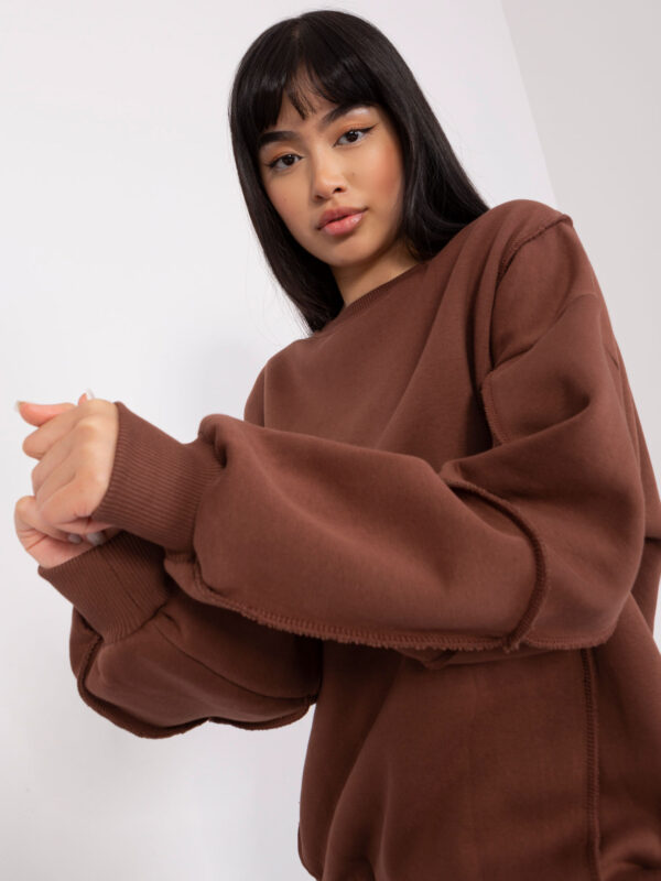 pol_pl_Brazowa-bluza-bez-kaptura-o-kroju-oversize-400210_1 pol_pl_Brazowa-bluza-bez-kaptura-o-kroju-oversize-400210_1