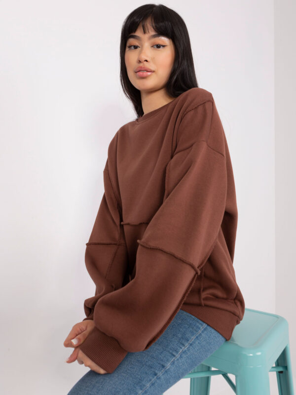 pol_pl_Brazowa-bluza-bez-kaptura-o-kroju-oversize-400210_6