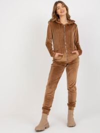 pol_pl_Camelowy-damski-komplet-welurowy-z-bluza-z-kapturem-393244_4