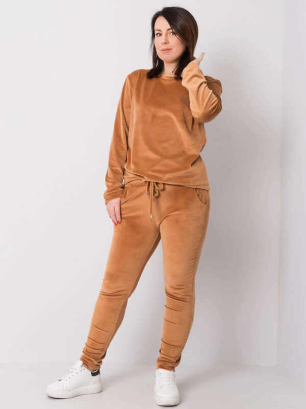 pol_pl_Camelowy-welurowy-komplet-plus-size-Jeanne-359965_1