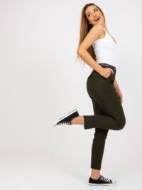 pol_pl_Ciemne-khaki-damskie-spodnie-z-materialu-z-paskiem-388200_1