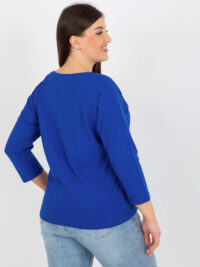 pol_pl_Ciemnoniebieska-damska-bluzka-plus-size-z-printem-i-dzetami-395403_5