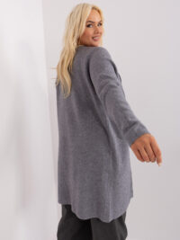 pol_pl_Ciemnoszary-sweter-plus-size-na-guziki-402995_6
