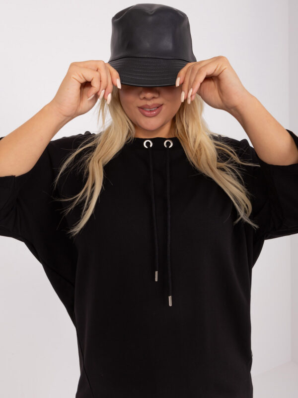 pol_pl_Czarna-bawelniana-bluzka-plus-size-z-bawelny-402637_1 pol_pl_Czarna-bawelniana-bluzka-plus-size-z-bawelny-402637_1