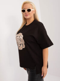 pol_pl_Czarna-bawelniana-bluzka-plus-size-z-naszywka-407187_5