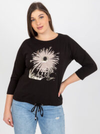 pol_pl_Czarna-codzienna-bluzka-plus-size-z-blyszczacym-printem-395412_1