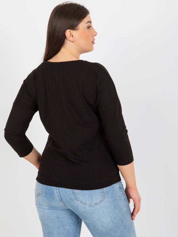 pol_pl_Czarna-codzienna-bluzka-plus-size-z-blyszczacym-printem-395412_3 pol_pl_Czarna-codzienna-bluzka-plus-size-z-blyszczacym-printem-395412_3