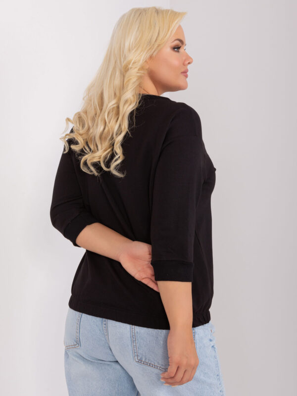 pol_pl_Czarna-damska-bluzka-plus-size-ze-sciagaczem-na-dole-402581_4