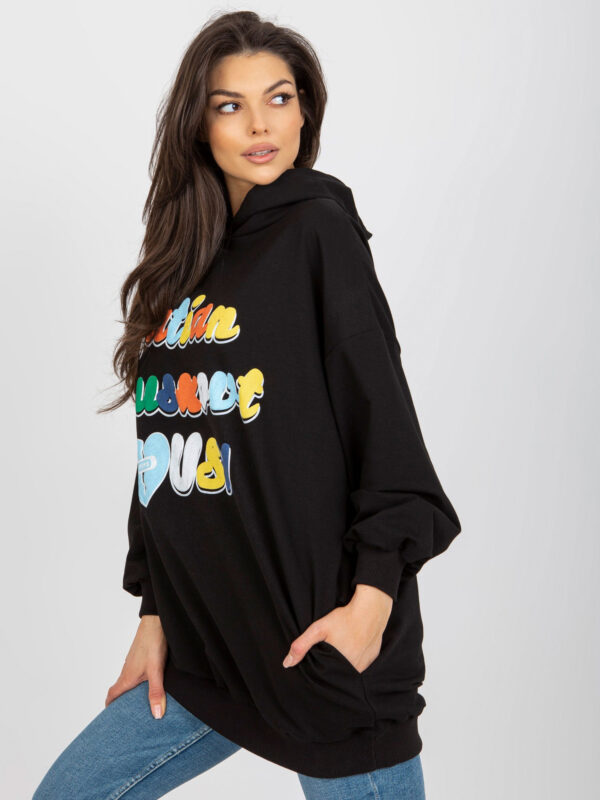 pol_pl_Czarna-dresowa-bluza-z-nadrukiem-i-kapturem-397384_4