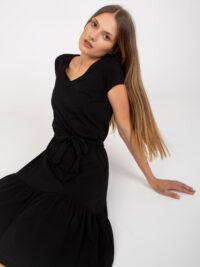 pol_pl_Czarna-sukienka-basic-z-bawelny-z-wiazaniem-RUE-PARIS-388469_1