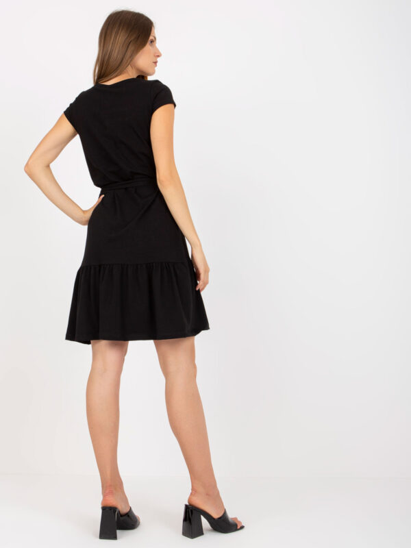 pol_pl_Czarna-sukienka-basic-z-bawelny-z-wiazaniem-RUE-PARIS-388469_5