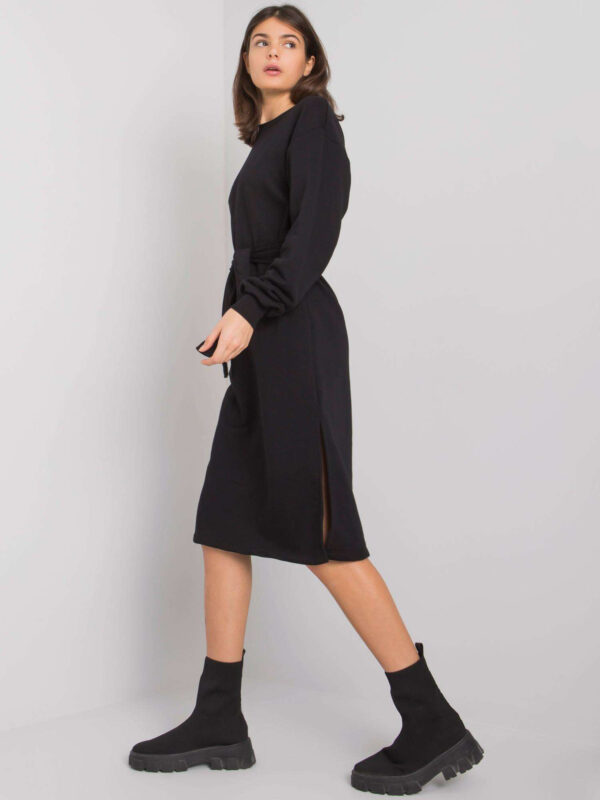 pol_pl_Czarna-sukienka-dresowa-z-paskiem-Longview-RUE-PARIS-379574_2