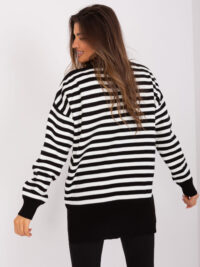 pol_pl_Czarno-ecru-luzny-sweter-damski-oversize-w-paski-402969_5