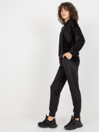 pol_pl_Czarny-damski-komplet-welurowy-z-bluza-i-spodniami-393976_5