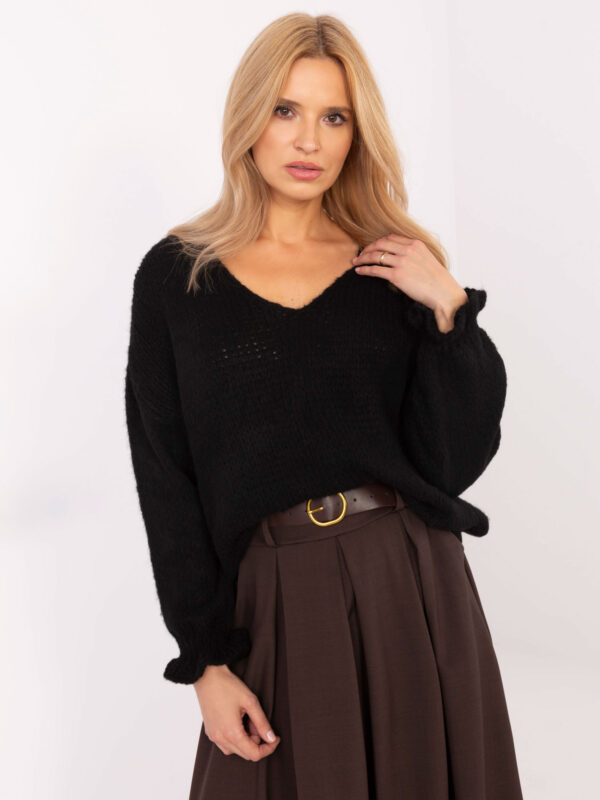 pol_pl_Czarny-damski-sweter-oversize-z-domieszka-welny-410967_4