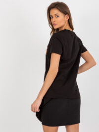 pol_pl_Czarny-damski-t-shirt-z-napisem-i-nadrukiem-394344_2