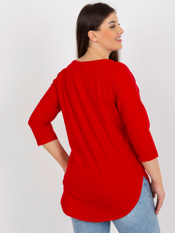 pol_pl_Czerwona-bawelniana-bluzka-plus-size-basic-z-rekawem-3-4-395363_5