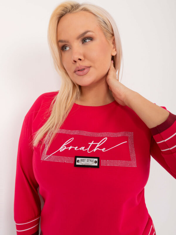 pol_pl_Czerwona-bluzka-plus-size-z-rekawem-3-4-408223_1