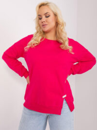 pol_pl_Czerwona-bluzka-plus-size-z-rozcieciem-402960_1