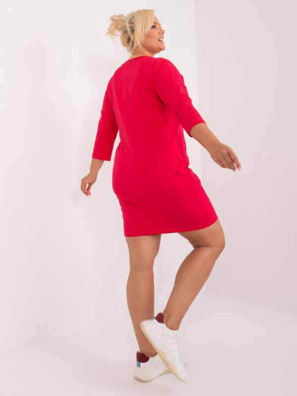 pol_pl_Czerwona-dresowa-sukienka-plus-size-z-kieszenia-407969_2