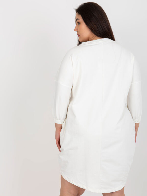 pol_pl_Ecru-asymetryczna-sukienka-plus-size-z-bawelny-398920_6