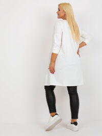 pol_pl_Ecru-dluga-bluzka-plus-size-z-kieszeniami-398150_5