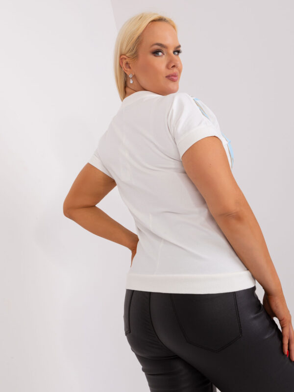 pol_pl_Ecru-jasnoniebieska-bawelniana-bluzka-plus-size-399751_5