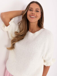 pol_pl_Ecru-sweter-oversize-z-falbankami-przy-rekawach-411369_4