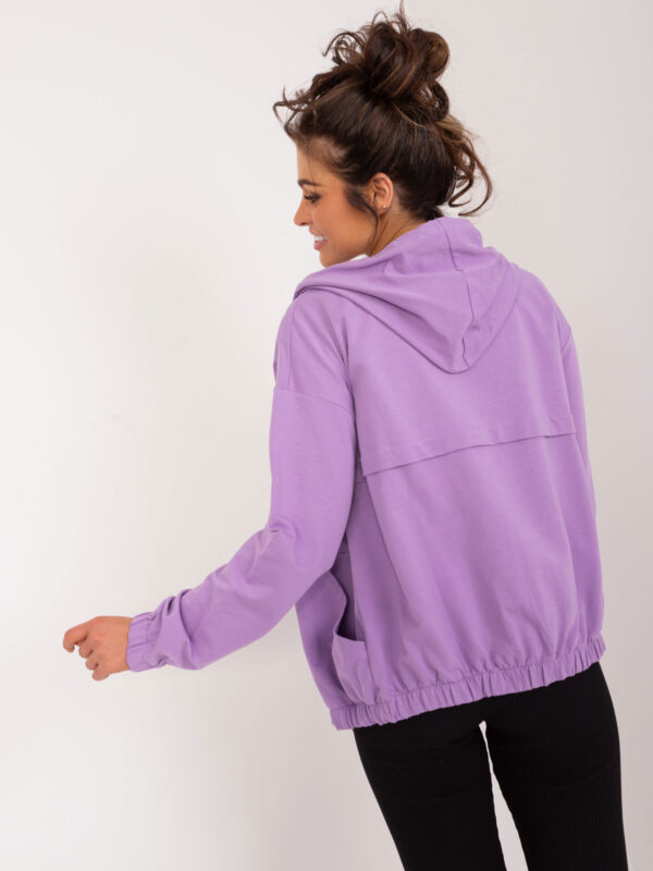 pol_pl_Fioletowa-rozpinana-bluza-basic-z-kapturem-405547_3