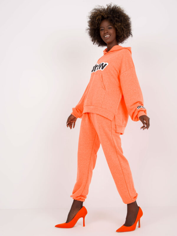 pol_pl_Fluo-pomaranczowy-komplet-dresowy-z-bluza-z-kapturem-387702_2
