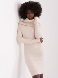 pol_pl_Jasnobezowa-sukienka-dzianinowa-do-kolana-404729_4