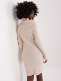 pol_pl_Jasnobezowa-sukienka-dzianinowa-do-kolana-404729_6