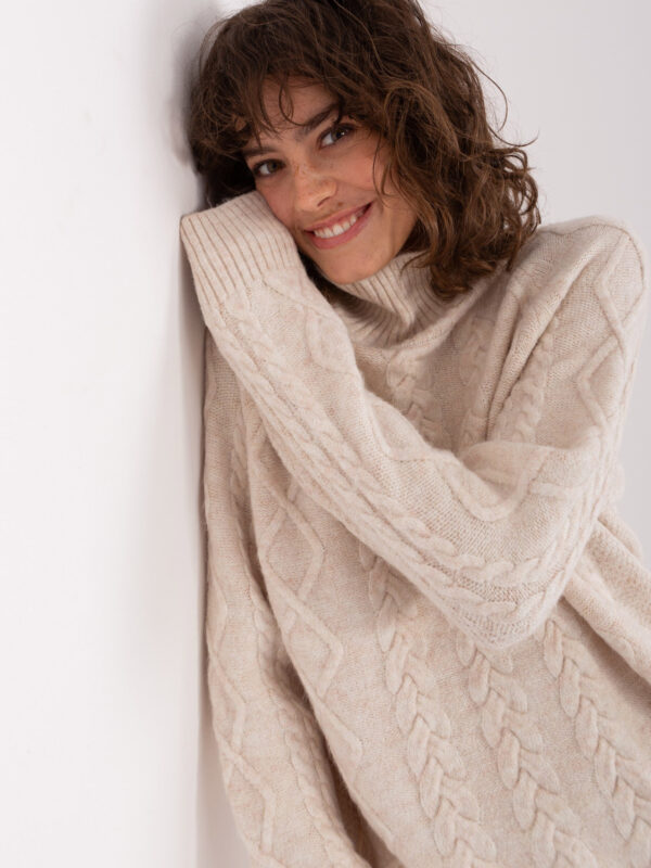 pol_pl_Jasnobezowy-sweter-z-warkoczami-o-kroju-oversize-403592_1 pol_pl_Jasnobezowy-sweter-z-warkoczami-o-kroju-oversize-403592_1