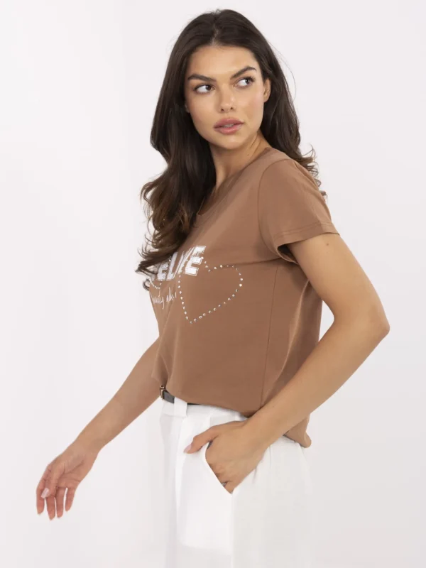 pol_pl_Jasnobrazowy-damski-t-shirt-z-dekoltem-V-412720_1