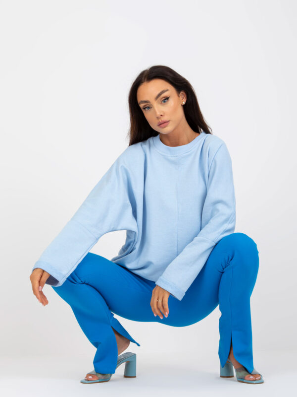 pol_pl_Jasnoniebieska-damska-bluza-basic-z-okraglym-dekoltem-RUE-PARIS-388891_1 pol_pl_Jasnoniebieska-damska-bluza-basic-z-okraglym-dekoltem-RUE-PARIS-388891_1