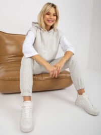 pol_pl_Jasnoszary-trzyczesciowy-komplet-casualowy-z-bluza-392687_1