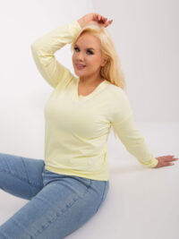 pol_pl_Jasnozolta-damska-bluzka-plus-size-na-co-dzien-405398_1