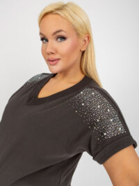 pol_pl_Khaki-damska-bluzka-plus-size-z-krotkim-rekawem-397513_6