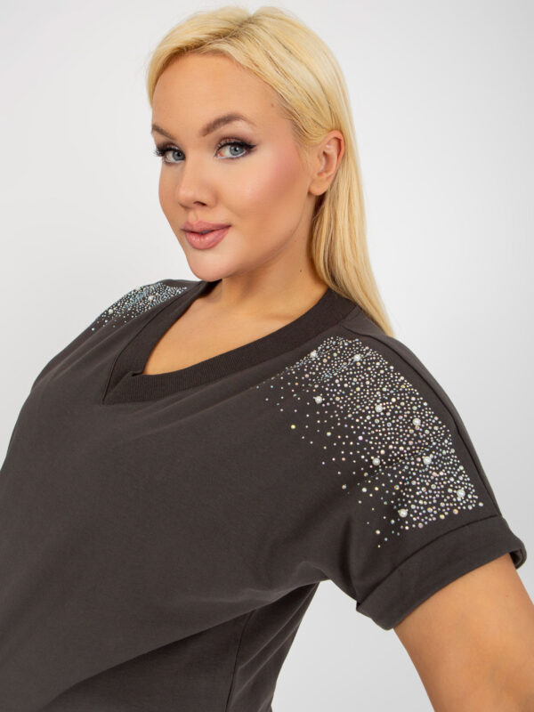 pol_pl_Khaki-damska-bluzka-plus-size-z-krotkim-rekawem-397513_6