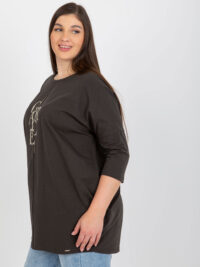pol_pl_Khaki-dluzsza-bluzka-plus-size-z-napisem-395390_4
