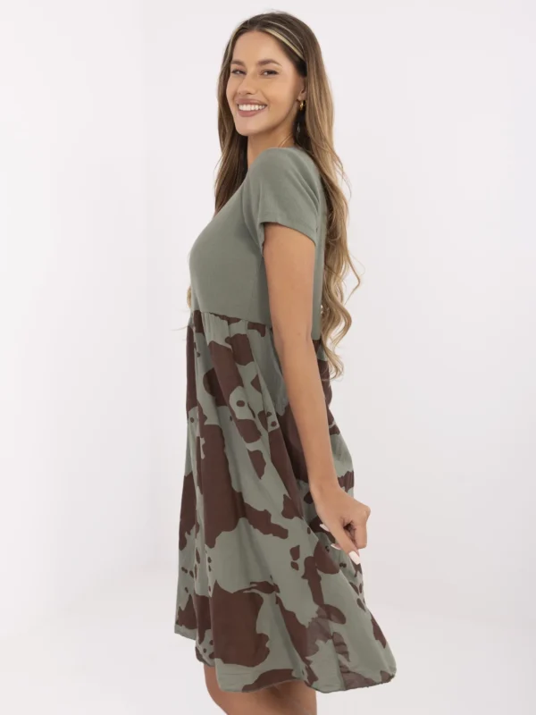pol_pl_Khaki-letnia-sukienka-z-krotkim-rekawem-413020_4 pol_pl_Khaki-letnia-sukienka-z-krotkim-rekawem-413020_4